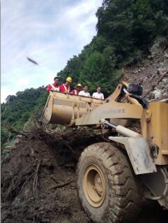 抗洪搶險(xiǎn)，交通實(shí)業(yè)人在行動